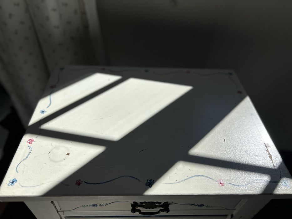 Comoda + mesa de cabeceira