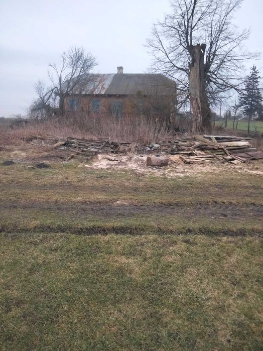 Земельна ділянка з будинком та прибудовами