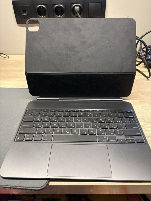 Magic Keyboard для iPad Pro 13” M5/M4 Чорна