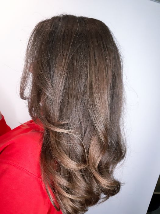 Парикмахер стилист - колорист Окрашивание • Завивка • Укладка • Услуги