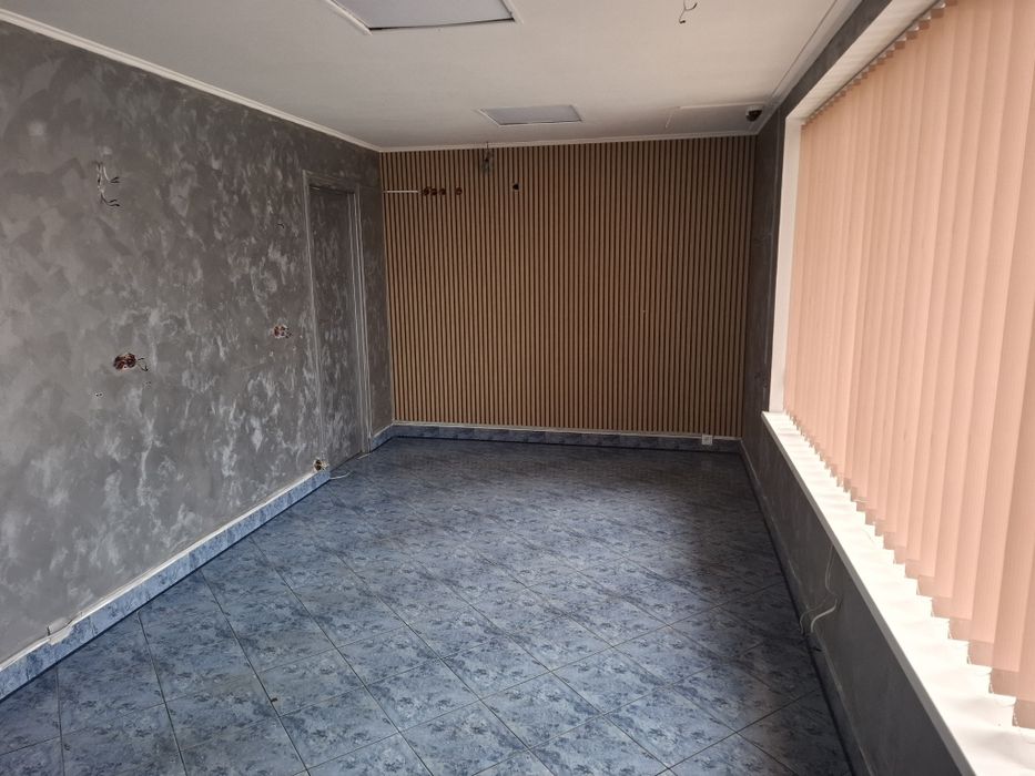 Площадка  і приміщення 60 м²