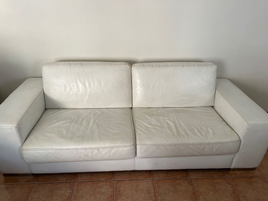 Sofá branco em pele