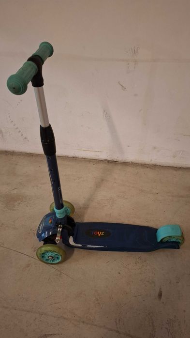 Hulajnoga trzykołowa, Toyz Carbon