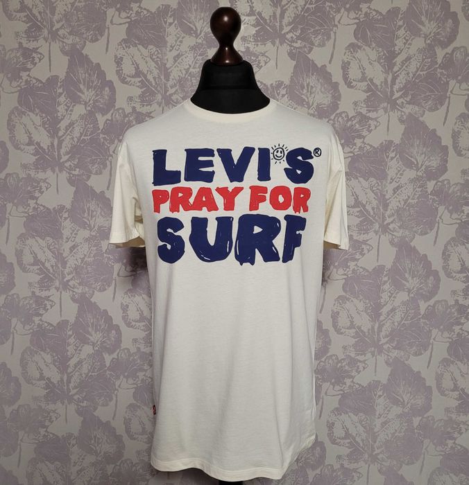 Футболка Levi's.