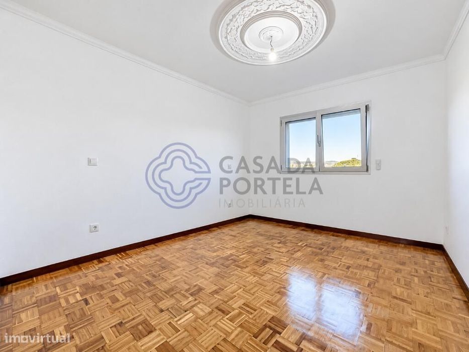Moradia T2 completamente renovada, com terraço e jardim, a menos de 5