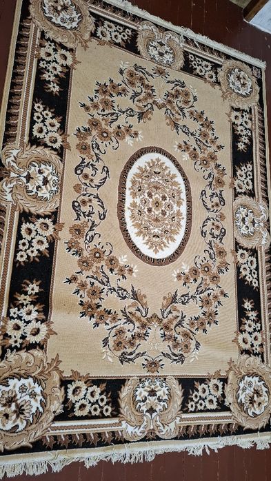 Продам два килими. 150×200 та 180×270