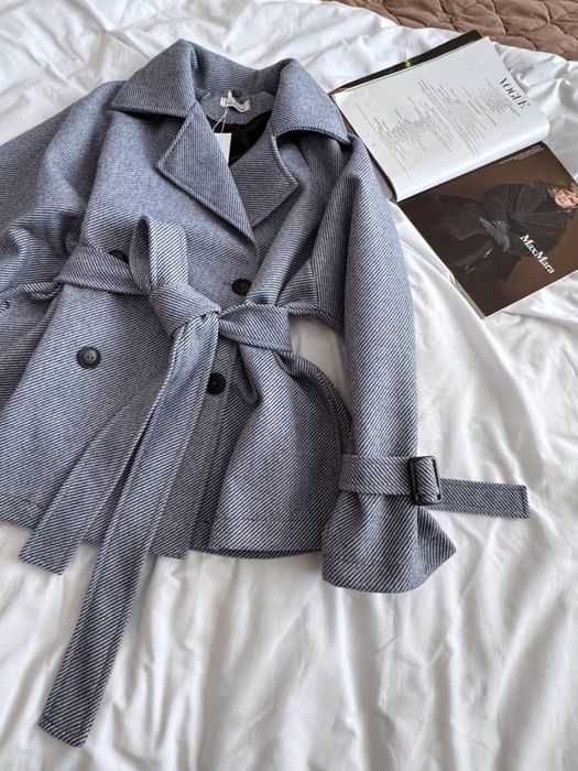 Жіноче модне пальто