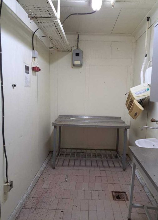 Комерційне приміщення з територією 67 сот земля у власности