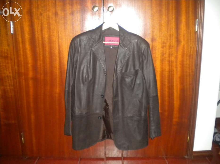 Casaco em pele castanho