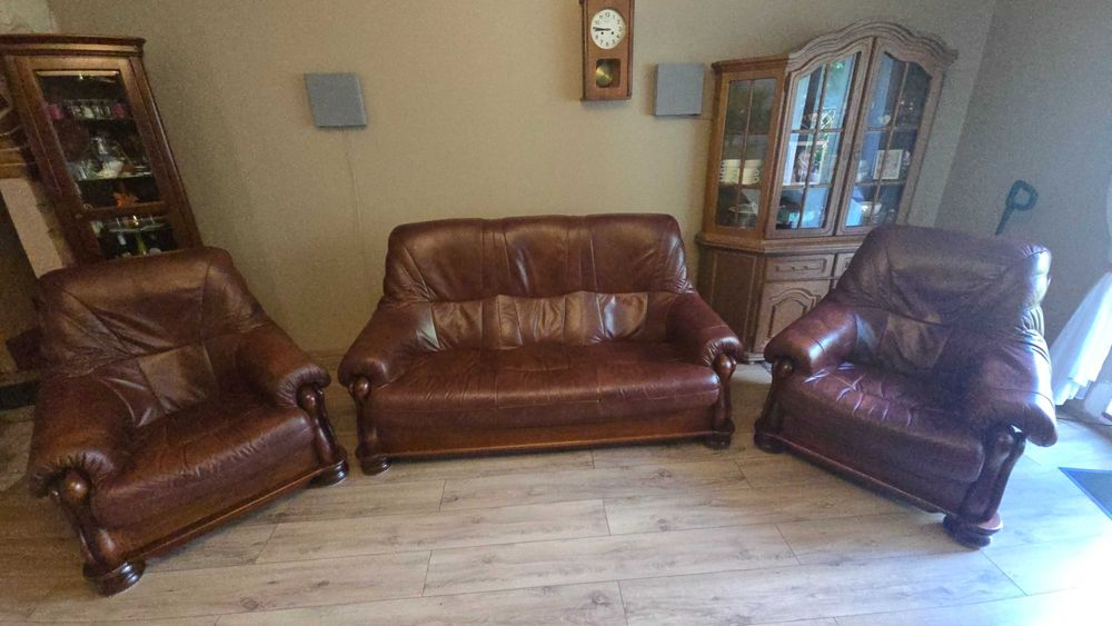 Skórzany komplet wypoczynkowy – sofa + 2 fotele