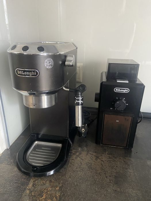 Кавоварка DeLonghi EC685.BK + кавомолка DeLonghi KG79
