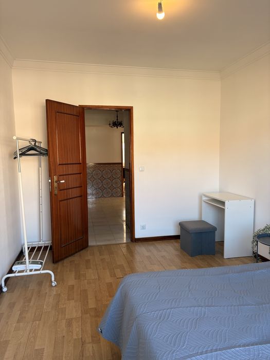 Quarto em almada com varanda