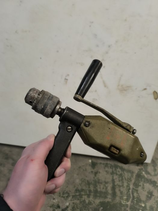 Ручная дрель, механічна дрель с патроном