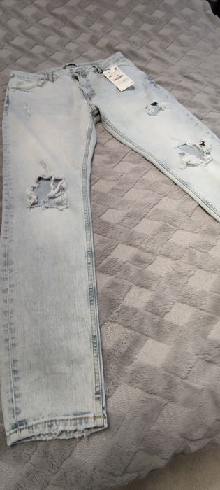 Zara jeans o kroju skinny fit z rozdarciami rozmiar 44
