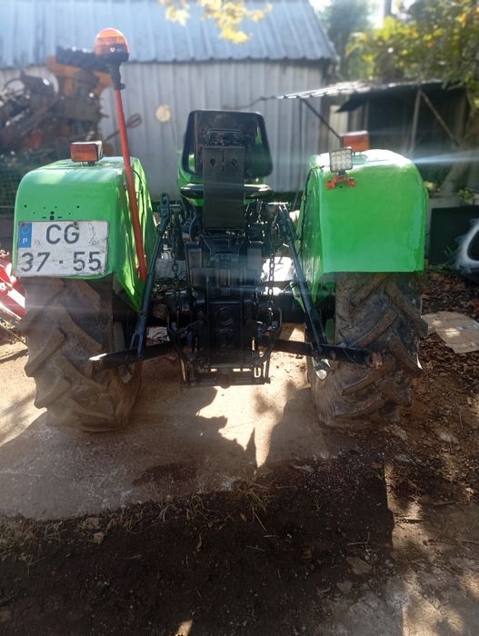 Trator deutz 4006 com matrícula tem direção hidráulica