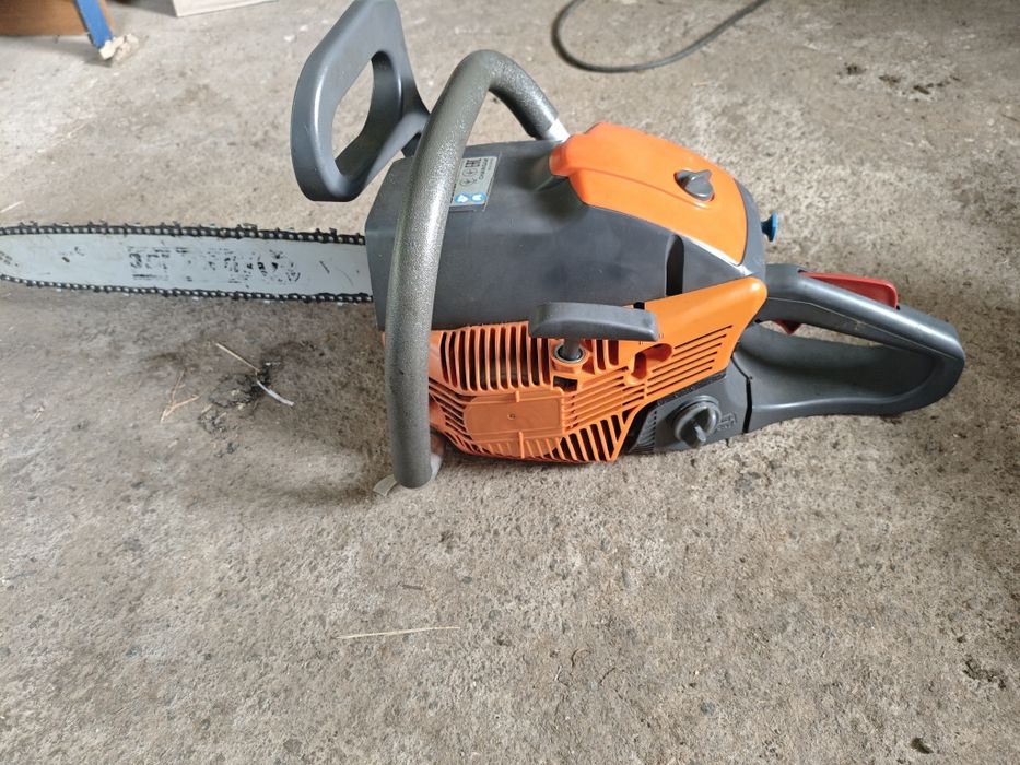 Продам бензопилу oleo mac 51