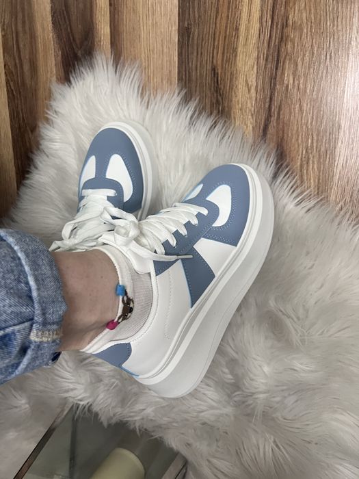 Sneakersy  białe -błekitne na platformie 38
