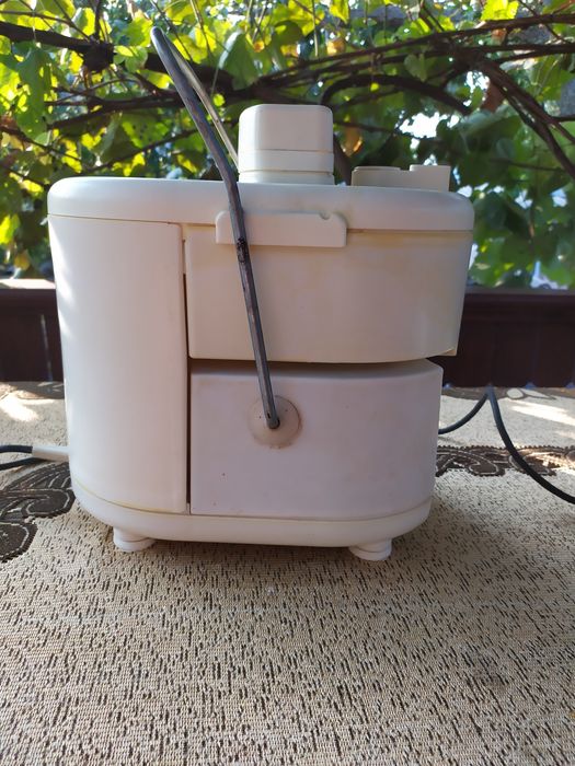 Продам по запчастям соковыжималку "Росинка" 106