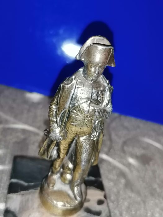 XIX

Wiek Rzeźba brąz Złocony Napoleon Bonaparte