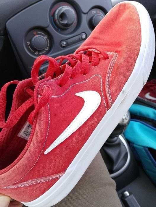 Ładne markowe buty męskie.