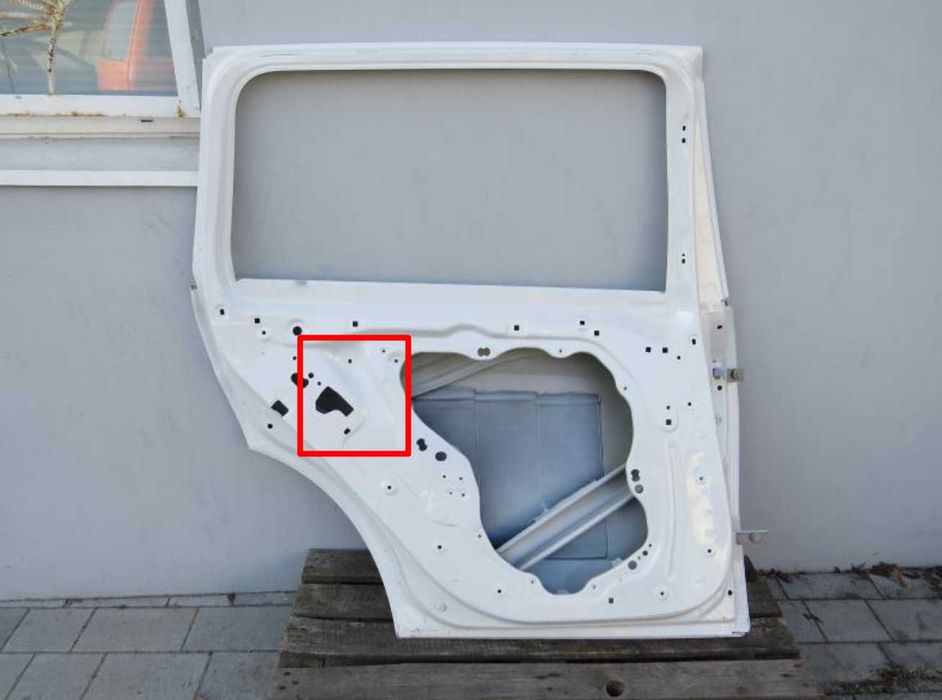 Дверка задня ліва +петлі BMW X7 Разборка БМВ Запчастини X1 X2 X3 X4 X5