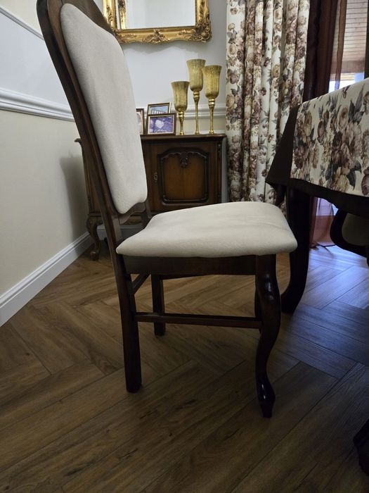 Zestaw  stol okragly z krzeslami