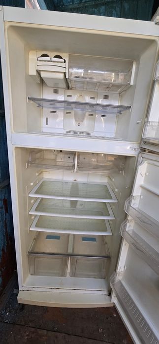 Холодильник великий , холодильник большой