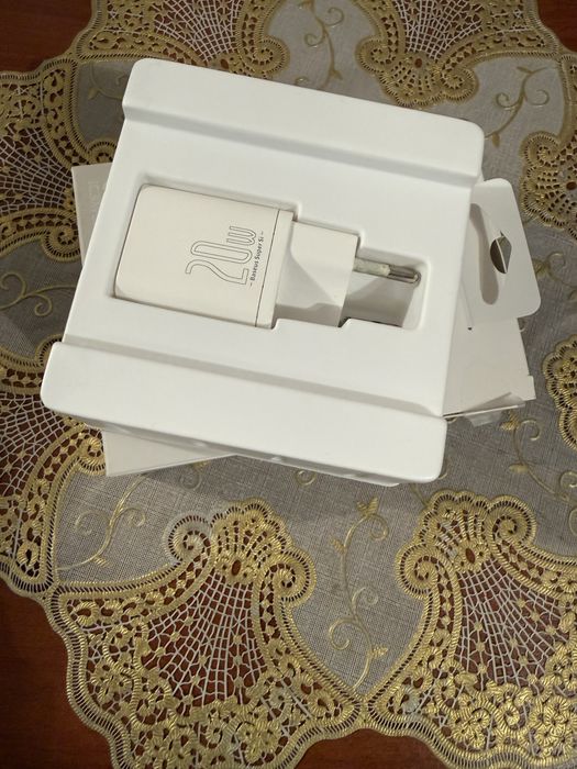 Блок живлення на 20W.