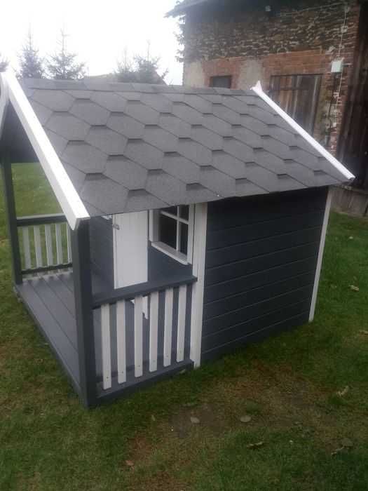 Domek drzwniany dla dzieci