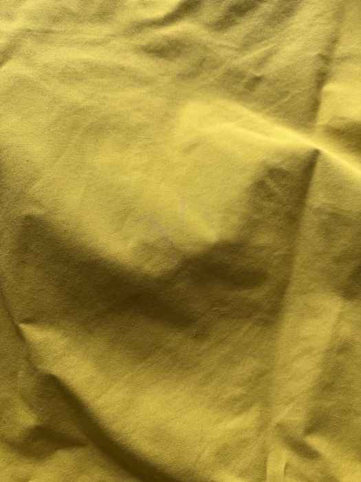 Весняна яскрава куртка дощовик