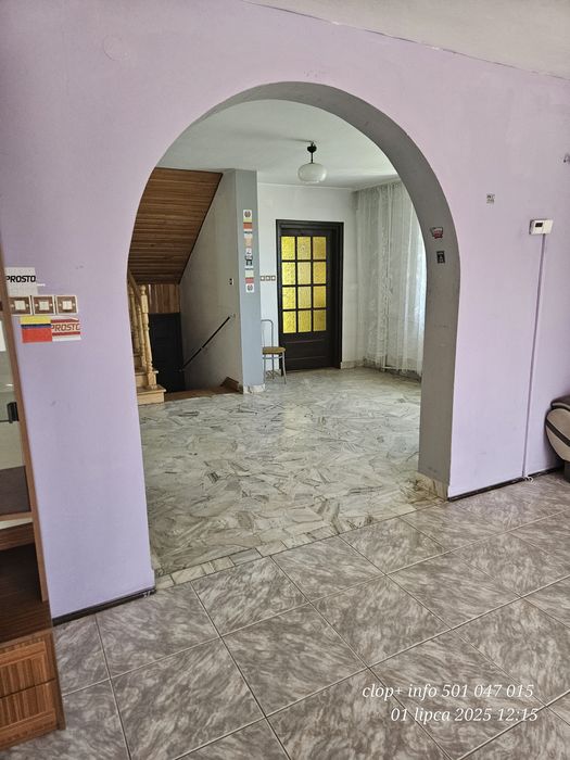 Dom jednorodzinny w zabudowie bliźniaczej do wynajęcia. 
Parter łazien