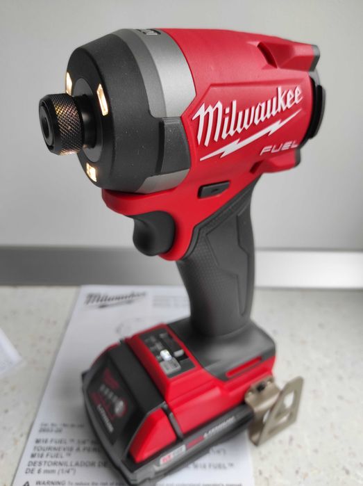 Аккумуляторный ударный винтоверт Milwaukee 2953-20 (FID3-0) M18 FUEL