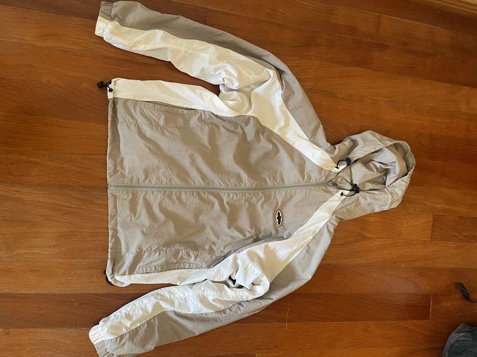 casaco da corteiz cinzento