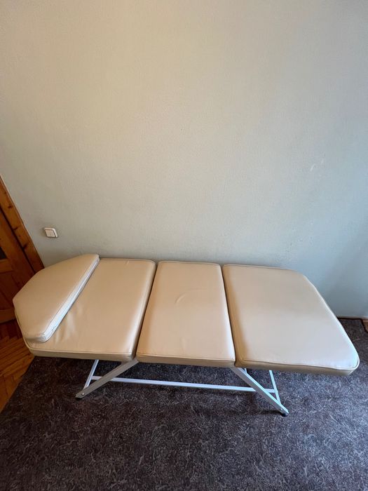 Косметологічний стіл