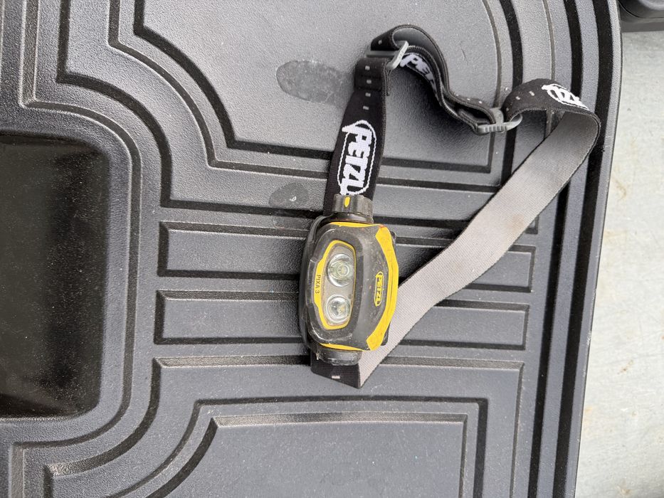 Petzl pixa 3 latarka na Kask