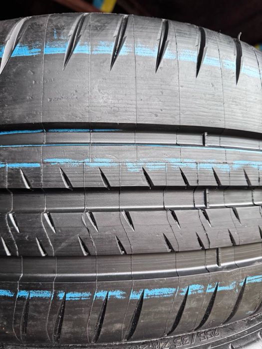 Нові літні шини 255 35 R20 Michelin 24рік