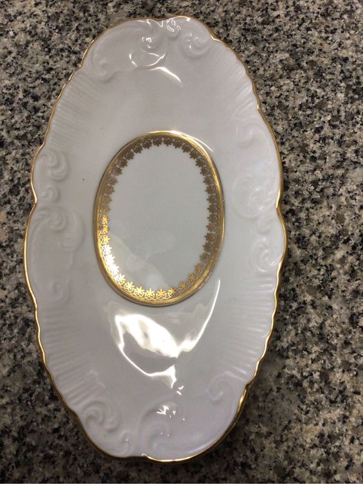 Molheira em pocelana da VISTA ALEGRE bordada a ouro ver ver outra fotigrafias
