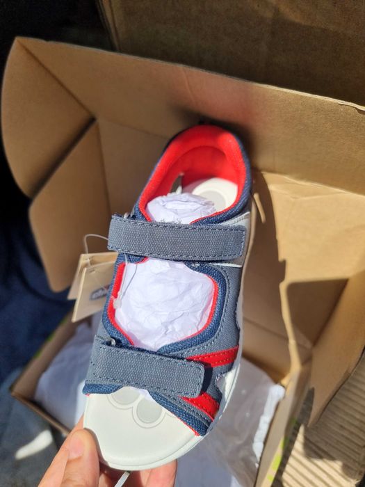 Sandalias de menino Chico novas
