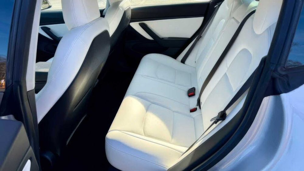 Tesla Model 3      2018