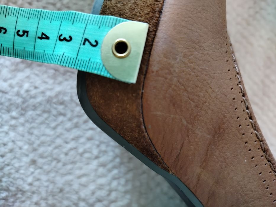 Czółenka skórzane na wysokim obcasie słupkowym