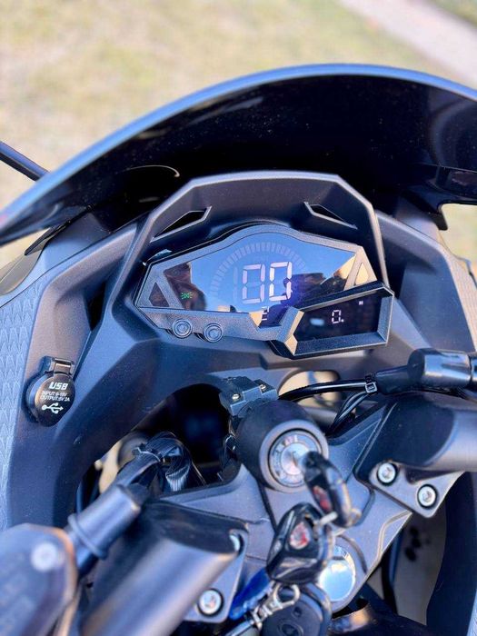 Электромотоцикл Ninja Электробайк 2950W шлем ПОДАРОК чорний 55 a Li-on