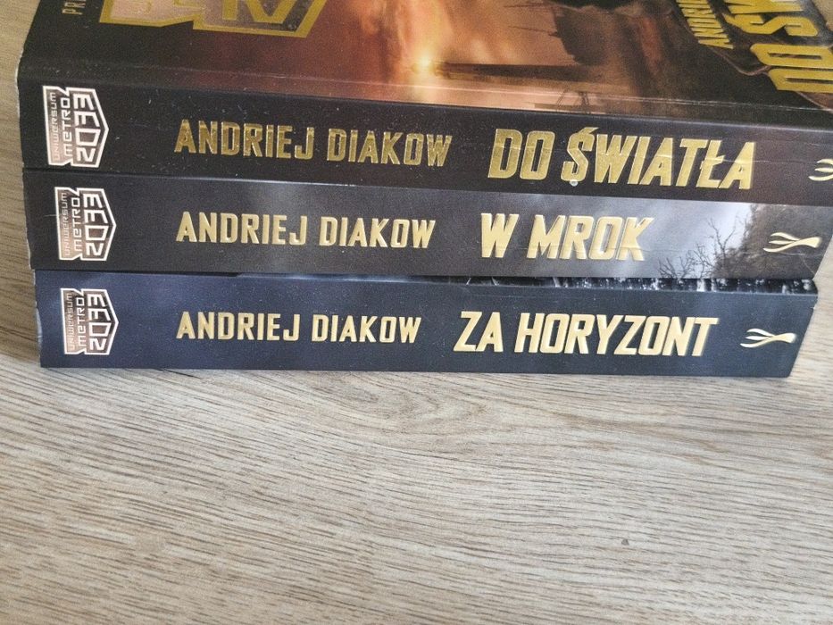 Diakow Uniwersum Metro 2033 Do światla  W mrok Za horyzont