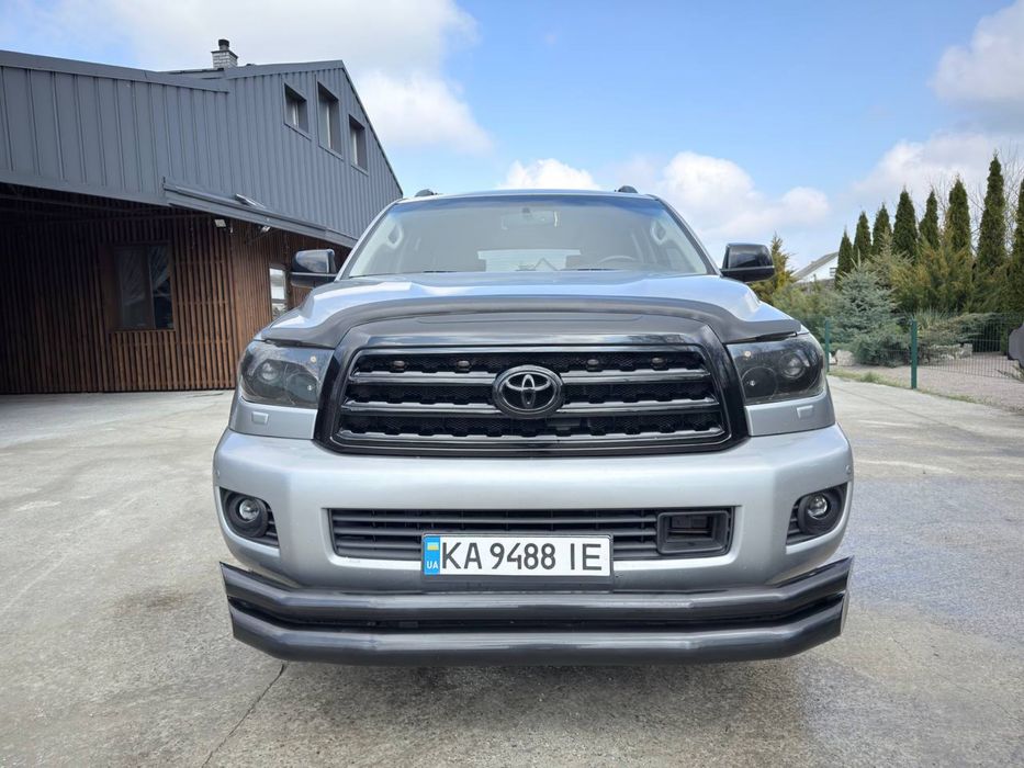 Продам Toyota Sequoia