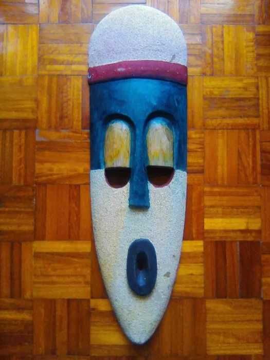 Decoração "Máscara Africana" em madeira maciça