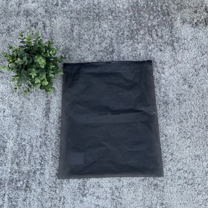 T-shirt Fear of God Essentials Logo