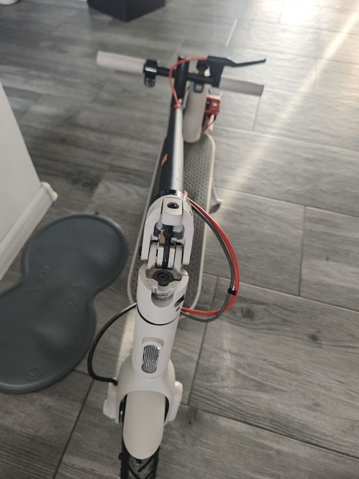 Sprzedam Hulajnogę Mi Electric Scooter 3