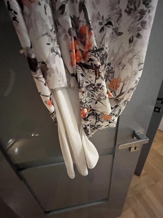 Letnia bezowa w kwiaty sukienka rozmiar 38 plus pasek