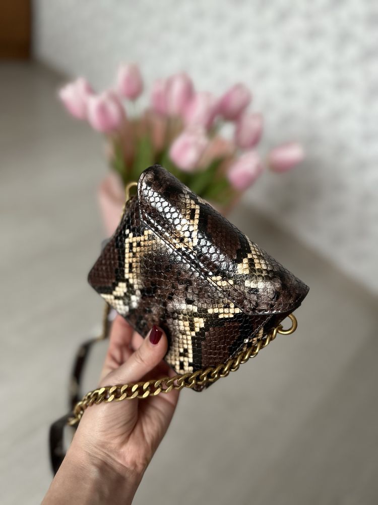 Шикарна сумка від Guess: 3 100 грн. - Сумки через плече Овруч на Olx