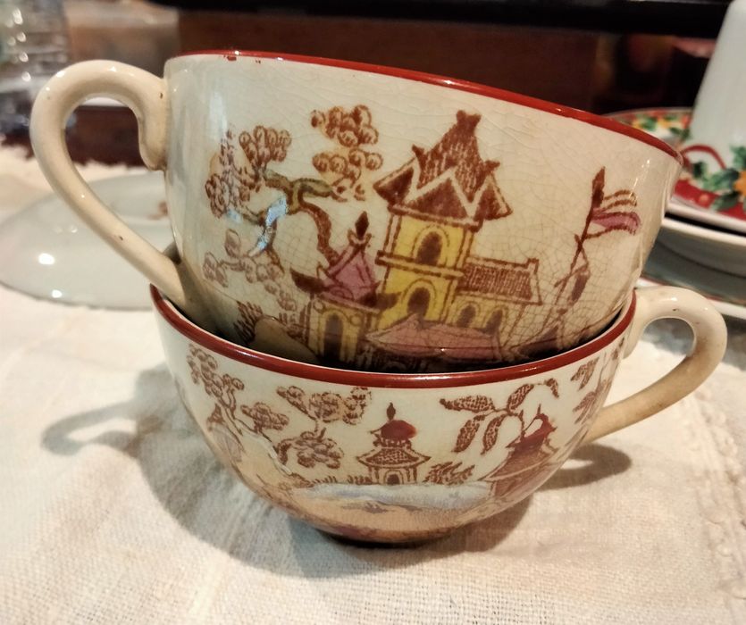 Loiça vintage - Bule, chávenas e jarras