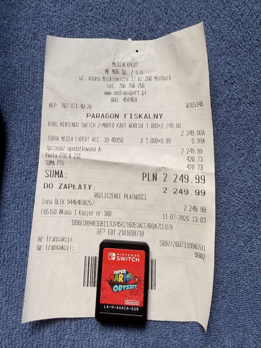 Nintendo Swith 2  prawie nowa lipiec 26 +gra